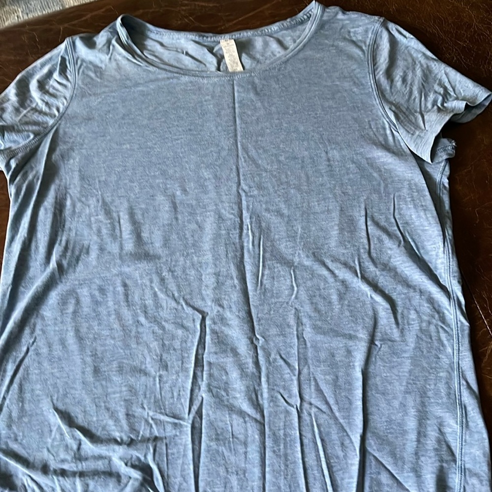 Lululemon tee shirt - Size 6